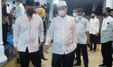 Bupati Buton Hadiri Tahlilan Malam ke 7 Almarhum Wali Kota Baubau AS Tamrin