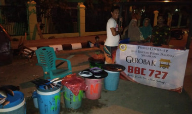 Bantu Ekonomi Masyarakat, Bripka Zabar Bagikan Gerobak Usaha