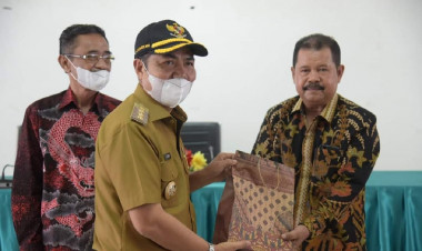 Asisten II dan Kadis Perhubungan Buton Pensiun
