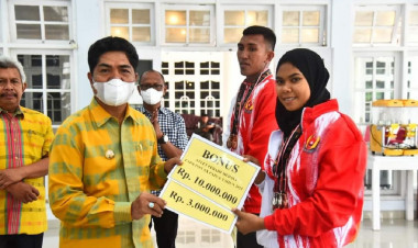 Atlet Buton yang Wakili Sultra di PON Papua Dapat Bonus dari Bupati