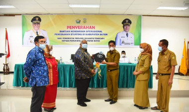 Pemprov Sultra Beri Mobil Pencegahan Stunting ke Pemkab Buton