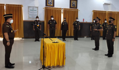 Kajati Sultra Lantik Ledrik Takaendengan Menjadi Kajari Buton