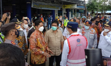 Kunker di Baubau, Menhub Tinjau Bandara dan Bahas Pelabuhan Aspal Buton