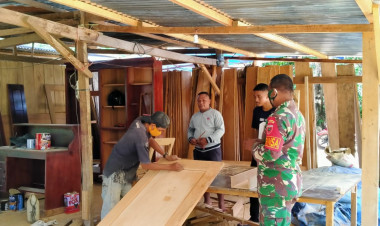 Dorong Pemulihan Ekonomi Nasional, Babinsa Koramil Pasarwajo Semangati Pelaku Usaha