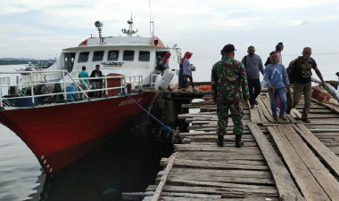 Babinsa Koramil 1413-13/Lasalimu Sosialisasi Pencegahan Covid-19 di Dermaga Balimu