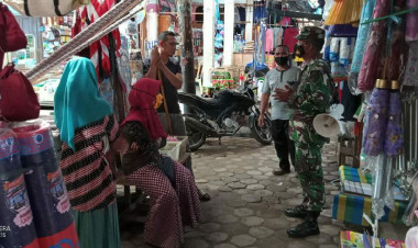 Koramil 1413-02/Pasarwajo Kerahkan Babinsa Edukasi Vaksin Covid-19 ke Masyarakat