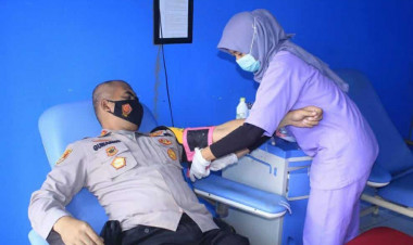 Kapolres Buton Donor Darah untuk Ibu Melahirkan