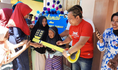 LM Syafrin Hanamu Bedah Rumah Tak Layak Huni Milik Janda 80 Tahun