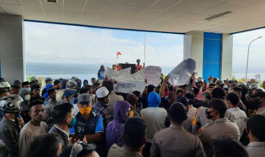 Demo Program Buton Cerdas, Kadis Pendidikan Akui Anaknya Terima Beasiswa