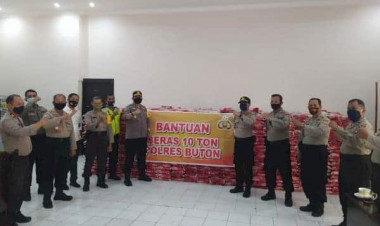 Mabes Polri Kirim 10 Ton Beras untuk Warga Buton