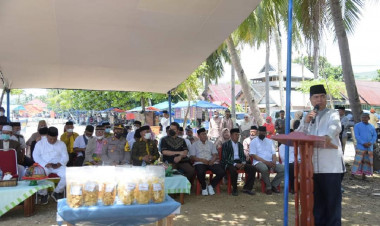 Bupati Buton Launching Kripik Sukun dan Lapak Kuliner Desa Wabula 1