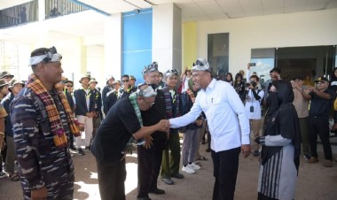Rombongan Laskar Rempah KRI Dewaruci Sambangi Buton