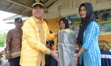 Kelompok Wanita Tani Desa Sumbersari Dapat Bantuan dari Bupati Buton