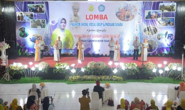 Peserta Lomba Vokal Grup HKG PKK Kenakan Busana Sentuhan Tenun Buton