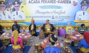 Gubernur Ali Mazi Harap Tradisi Pekande-kandea Terus Dilestarikan