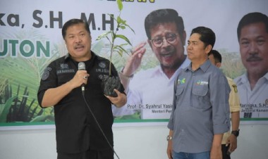 Sambangi Buton, Irjen Kementan RI Tinjau Lahan Pertanian