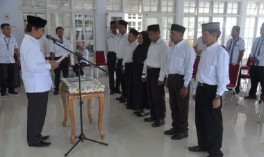 Bupati Buton Lantik 7 Orang Anggota BPD PAW 