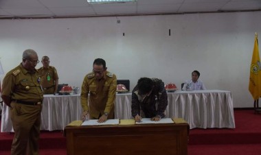 Pj Bupati Buton Minta Nakes Melayani dengan Hati