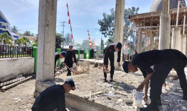Sambut HUT ke 77, Brimob Polda Sultra Bakti Sosial di Masjid Raya Batauga