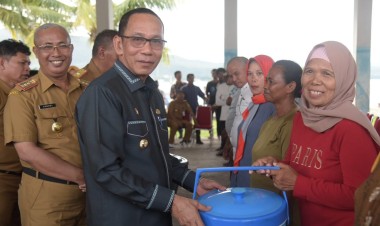 Pemkab Buton Salurkan Buntuan Sarana Usaha Perikanan