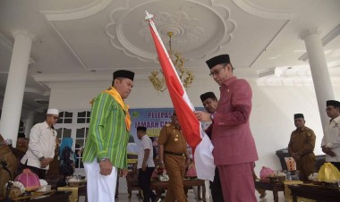Pj Bupati Lepas 11 JCH Buton ke Tanah Suci