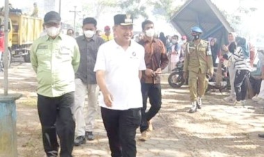 Pemkab Buton Kerja Bakti di Kali Biru