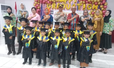 Pj Bunda PAUD Buton Hadiri Penamatan TK Kemala Bhyangkari 31 Buton