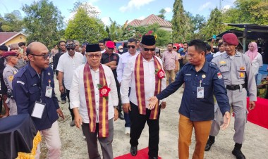 Dikawal Ratusan Massa Pendukung, Pasangan La Ode Nane - Akalim Jadi Pendaftar Pertama di KPU Buton