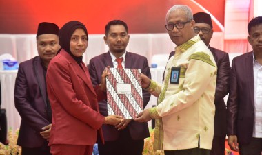 Pj Bupati Hadiri Pleno Penetapan Bupati dan Wakil Bupati Buton