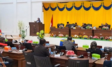 Pj Bupati Buton Hadiri Paripurna, Tiga Perda Baru Disahkan