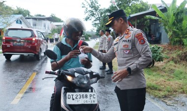 Takjil Gratis dari Polres Buton, Bukti Kepedulian di Bulan Suci Ramadhan