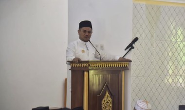 Di Mimbar Jumat, Wakil Bupati Buton Ingatkan Iman sebagai Kunci Keberhasilan
