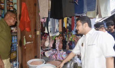 Pastikan Harga dan Stok Aman Jelang Idul Fitri, Bupati dan Wabup Buton Blusukan ke Pasar