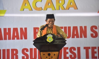 Safari Ramadan di Buton, Wagub Sultra Serahkan 8.000 Paket Sembako dan Bantuan Renovasi Masjid