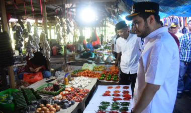 Inovasi Bupati Buton: Program "Rabu Belanja" Gerakkan Ekonomi Pasar Tradisional