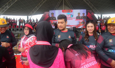 ToleRUNsi HUT Bhayangkara di Buton, Bupati Borong Dagangan UMKM dan Gratiskan untuk Masyarakat