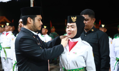 Bupati Buton Kukuhkan Pasukan Paskibraka, Semangat Merah Putih Menggema di Rumah Jabatan