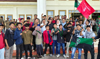 DPRD Buton dan Mahasiswa Sepakat Menolak Kenaikan Tunjangan